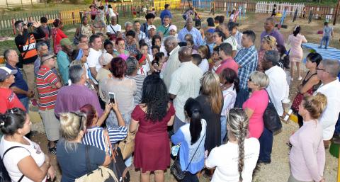 2- Nos corresponde a todas y todos contribuir a fortalecer nuestra obra en ese pequeño entorno, pero de enorme y decisiva importancia, que es la circunscripción. 2- Nos corresponde a todas y todos contribuir a fortalecer nuestra obra en ese pequeño entorno, pero de enorme y decisiva importancia, que es la circunscripción.