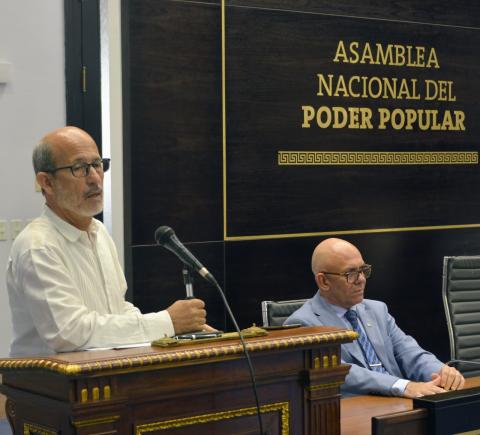 El papel crucial del parlamentario en la construcción de un mundo mejor para todos. El papel crucial del parlamentario en la construcción de un mundo mejor para todos.