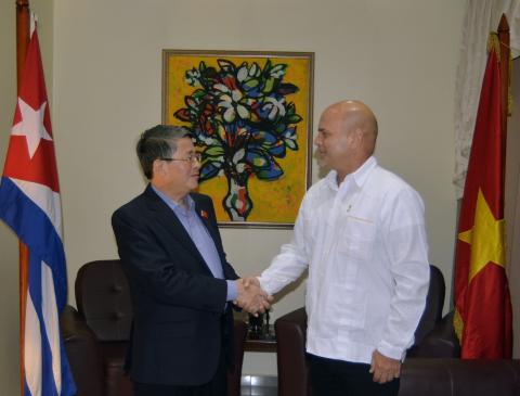 Llega a Cuba el Vicepresidente de la Asamblea Nacional de Vietnam para participar en la Primera Sesión Interparlamentaria entre ambos países Llega a Cuba el Vicepresidente de la Asamblea Nacional de Vietnam para participar en la Primera Sesión Interparlamentaria entre ambos países