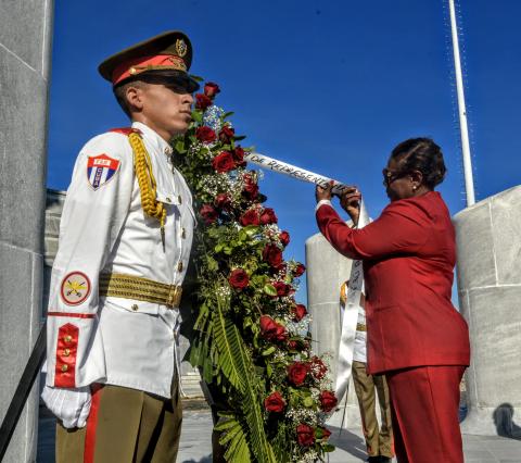 Presidenta de la Cámara de Representantes de Trinidad y Tobago rindió homenaje a José Martí Presidenta de la Cámara de Representantes de Trinidad y Tobago rindió homenaje a José Martí