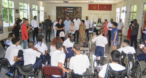 Visitan Esteban Lazo y Presidenta de la Cámara de Representantes de la República de Trinidad y Tobago la escuela «Solidaridad con Panamá» Visitan Esteban Lazo y Presidenta de la Cámara de Representantes de la República de Trinidad y Tobago la escuela «Solidaridad con Panamá»