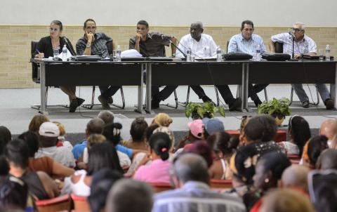 Participó Esteban Lazo en chequeo de la marcha del proceso de rendición de cuenta del delegado a sus electores y de otros programas en el municipio Arroyo Naranjo Participó Esteban Lazo en chequeo de la marcha del proceso de rendición de cuenta del delegado a sus electores y de otros programas en el municipio Arroyo Naranjo