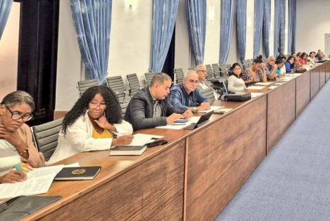 Participa Esteban Lazo en debate por los diputados de dos nuevos proyectos de ley Participa Esteban Lazo en debate por los diputados de dos nuevos proyectos de ley