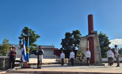 Presidió Esteban Lazo en La Habana Acto de Conmemoración del Día Cuba-CARICOM y por el aniversario 52 del establecimiento de relaciones diplomáticas con los primeros cuatro países caribeños Presidió Esteban Lazo en La Habana Acto de Conmemoración del Día Cuba-CARICOM y por el aniversario 52 del establecimiento de relaciones diplomáticas con los primeros cuatro países caribeños