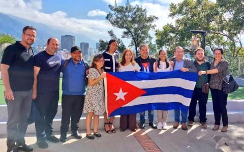 Delegación cubana en Caracas rindió homenaje a Bolívar y a Chávez Delegación cubana en Caracas rindió homenaje a Bolívar y a Chávez