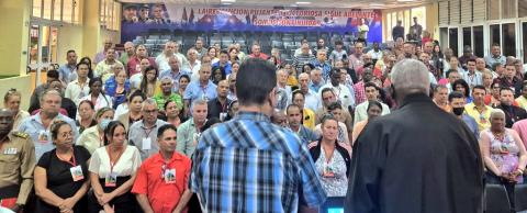 Notifica Esteban Lazo al Gobernador de Camagüey el acuerdo de la rendición de cuenta del Gobierno Provincial ante el Parlamento cubano Notifica Esteban Lazo al Gobernador de Camagüey el acuerdo de la rendición de cuenta del Gobierno Provincial ante el Parlamento cubano