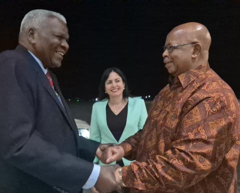 Inicia Esteban Lazo visita oficial a la República de Zimbabue Inicia Esteban Lazo visita oficial a la República de Zimbabue