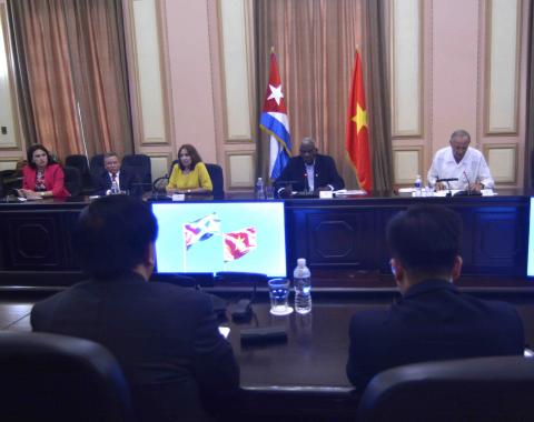 Recibió Esteban Lazo a miembro del Buró Político del Partido Comunista de Vietnam Recibió Esteban Lazo a miembro del Buró Político del Partido Comunista de Vietnam