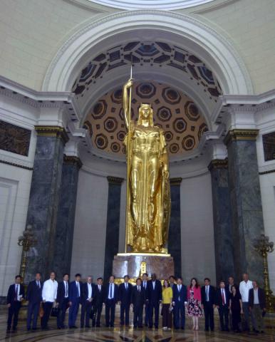 Recibió Esteban Lazo a miembro del Buró Político del Partido Comunista de Vietnam Recibió Esteban Lazo a miembro del Buró Político del Partido Comunista de Vietnam