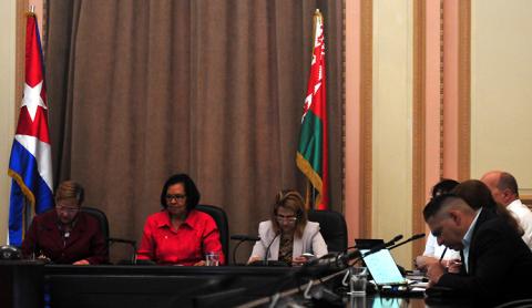 Celebran primer seminario virtual para la cooperación interparlamentaria entre Cuba y Belarús Celebran primer seminario virtual para la cooperación interparlamentaria entre Cuba y Belarús