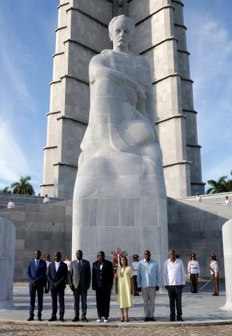 Rinde tributo a José Martí Presidenta de la Asamblea Nacional de Santo Tomé y Príncipe Rinde tributo a José Martí Presidenta de la Asamblea Nacional de Santo Tomé y Príncipe