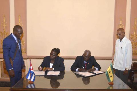 Recibe Esteban Lazo a Presidenta de la Asamblea Nacional de la República Democrática de Santo Tomé y Príncipe Recibe Esteban Lazo a Presidenta de la Asamblea Nacional de la República Democrática de Santo Tomé y Príncipe