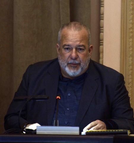 Con unidad y participación popular, contribuir a las prioridades del país 