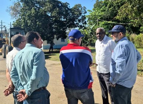 Recorrió Esteban Lazo centros de Salud Pública y de servicios sociales del municipio Arroyo Naranjo Recorrió Esteban Lazo centros de Salud Pública y de servicios sociales del municipio Arroyo Naranjo