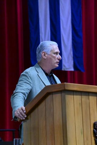 Díaz-Canel al Parlamento: Cuba cambia para levantarse, para vivir mejor, para seguir siendo libre Díaz-Canel al Parlamento: Cuba cambia para levantarse, para vivir mejor, para seguir siendo libre