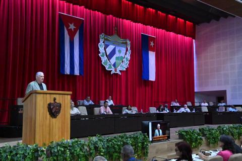 Díaz-Canel al Parlamento: Cuba cambia para levantarse, para vivir mejor, para seguir siendo libre Díaz-Canel al Parlamento: Cuba cambia para levantarse, para vivir mejor, para seguir siendo libre