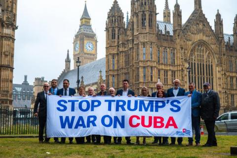 Diputados y líderes sindicales británicos exigen el fin de la agresión estadounidense contra Cuba 