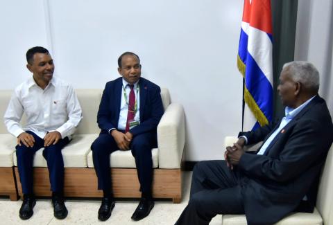 Intercambió Esteban Lazo con parlamentarios de Angola y de Timor-Leste Intercambió Esteban Lazo con parlamentarios de Angola y de Timor-Leste