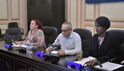 Continuar avanzando con prioridad y participación popular en la implementación de las transformaciones económicas y sociales Continuar avanzando con prioridad y participación popular en la implementación de las transformaciones económicas y sociales