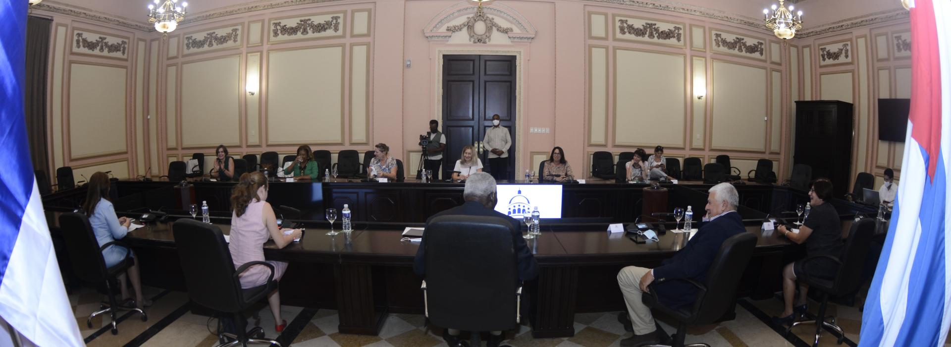 RECIBE ESTEBAN LAZO A DELEGACION DEL GRUPO DE AMISTAD FRANCIA-CARIBE DEL SENADO FRANCÉS