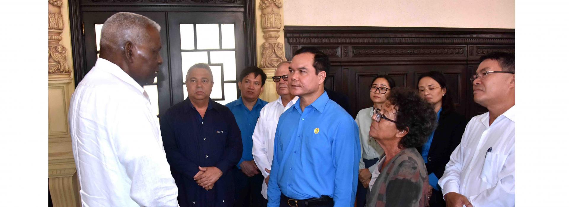 Intercambia Esteban Lazo con máximo dirigente sindical de Vietnam