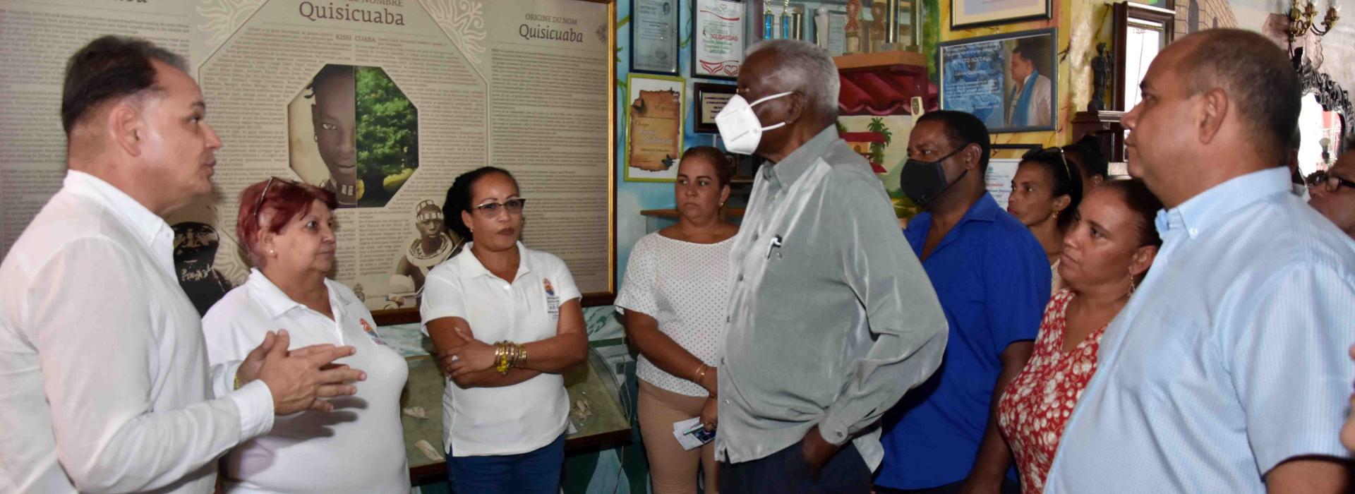Esteban Lazo recorre barrios en La Habana