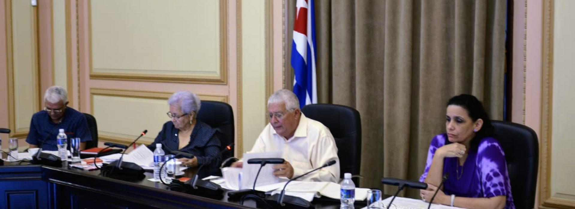 proyectos de leyes de la Fiscalía y de la Contraloría General de la República