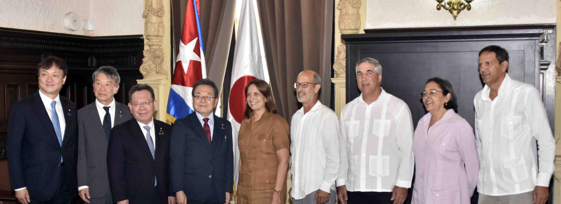 Ana María Mari Machado, vicepresidenta de la Asamblea Nacional del Poder Popular y del Consejo de Estado, recibió este miércoles a Hiroshige Seko, secretario general del Partido Liberal Democrático de Japón en la Cámara de Consejeros de la nación asiática