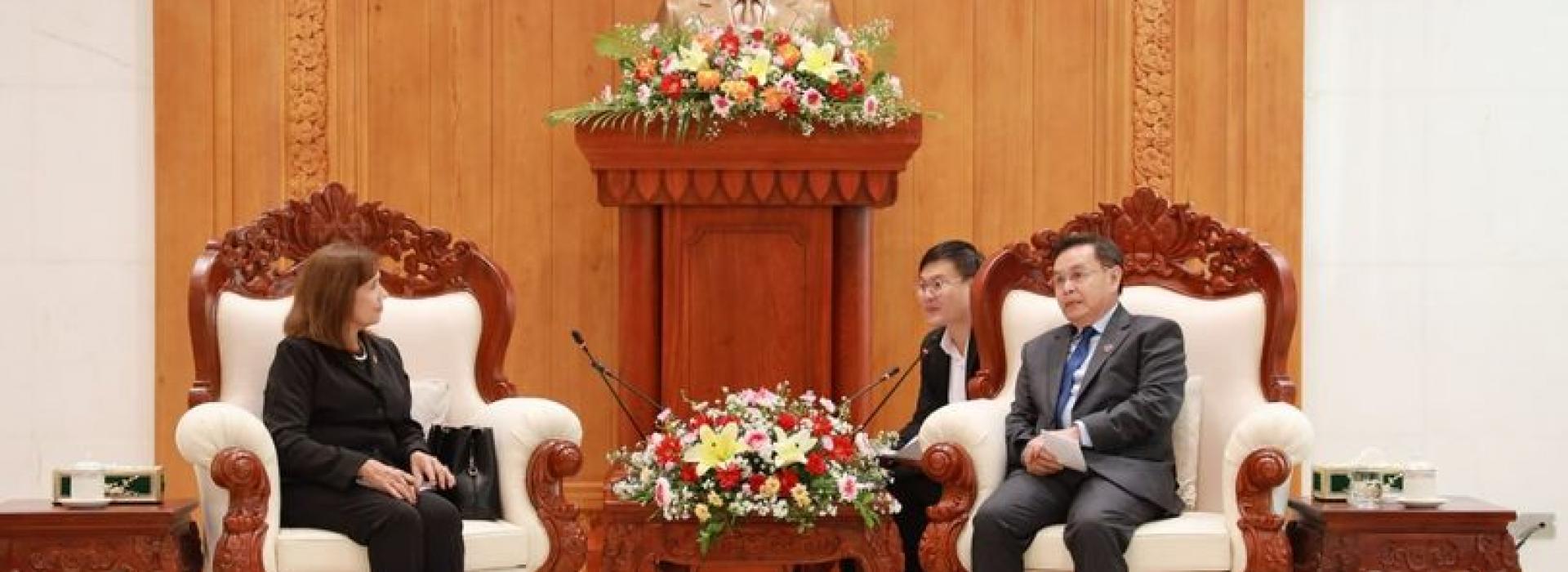visita oficial a Laos