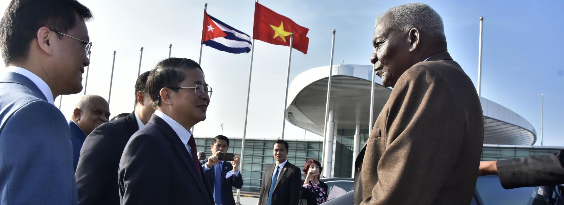 Realiza Esteban Lazo visita oficial a Vietnam en ocasión del aniversario 50 de la primera visita de Fidel a la hermana nación asiática