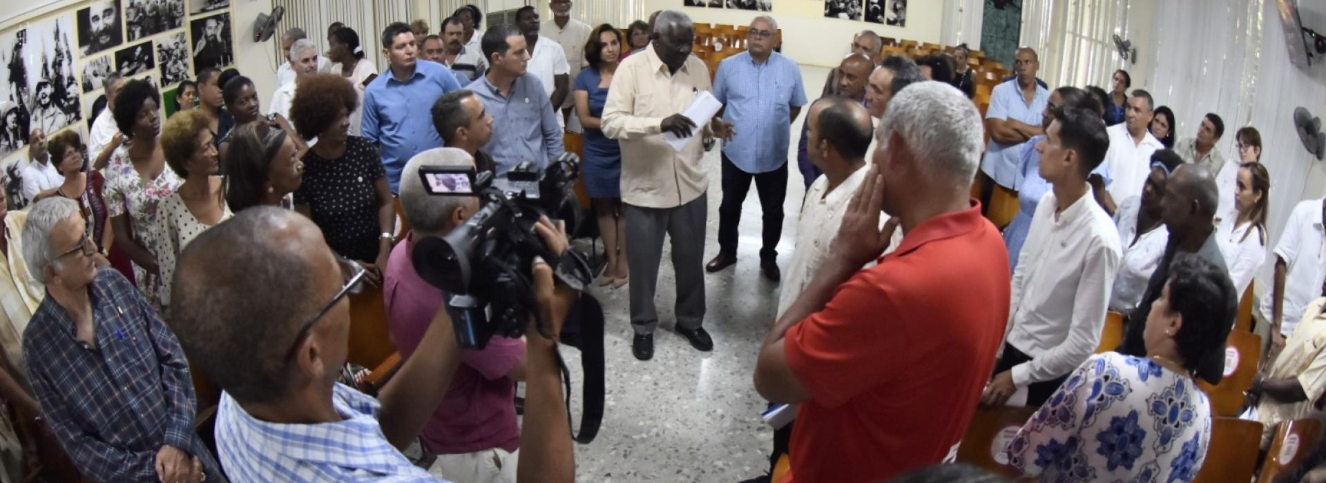 Intercambia Esteban Lazo con delegados a la Asamblea Municipal de Playa