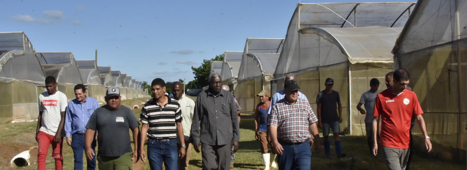 Recorrió Esteban Lazo centros económico-productivos de los municipios Boyeros y Arroyo Naranjo