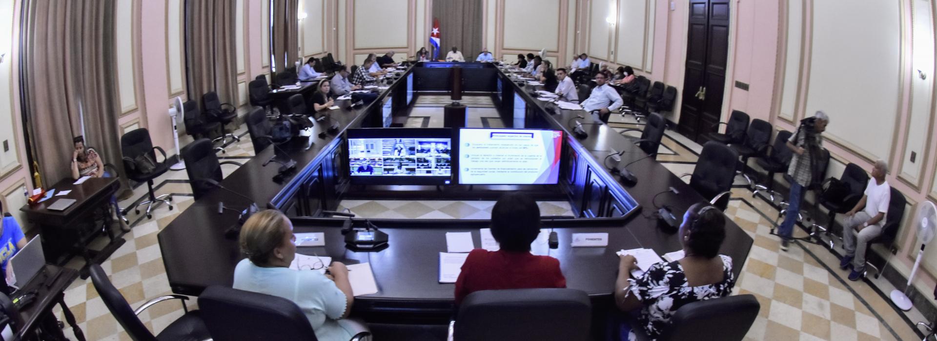 Aprueba Consejo de Estado dos decretos leyes y da seguimiento a implementación de programas de interés para el país