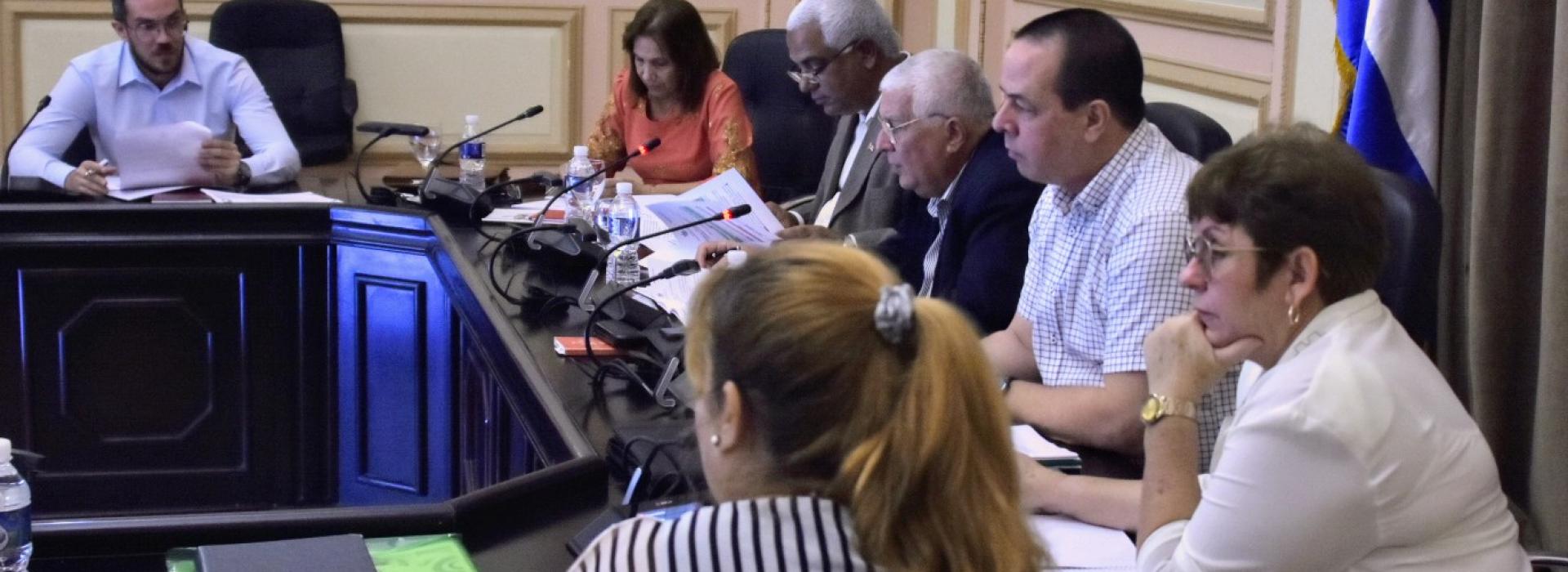 Debaten diputados cubanos proyecto de ley de Salud Pública