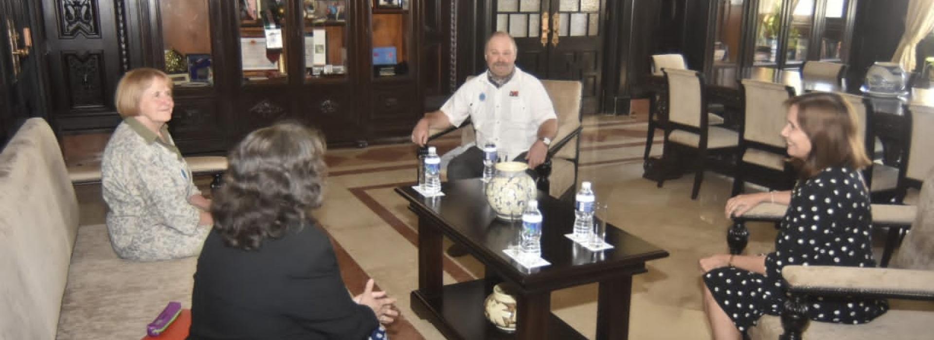 «Es un placer compartir con usted en la sede institucional del legislativo cubano en pos de fortalecer los favorables vínculos de amistad entre ambos países», resaltó Mari Machado. 