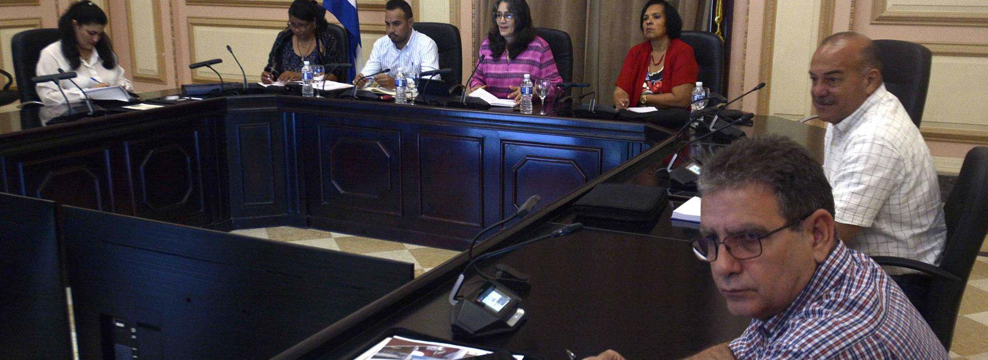 Evalúan diputados cubanos estrategia de recuperación del Sistema Electroenergético Nacional