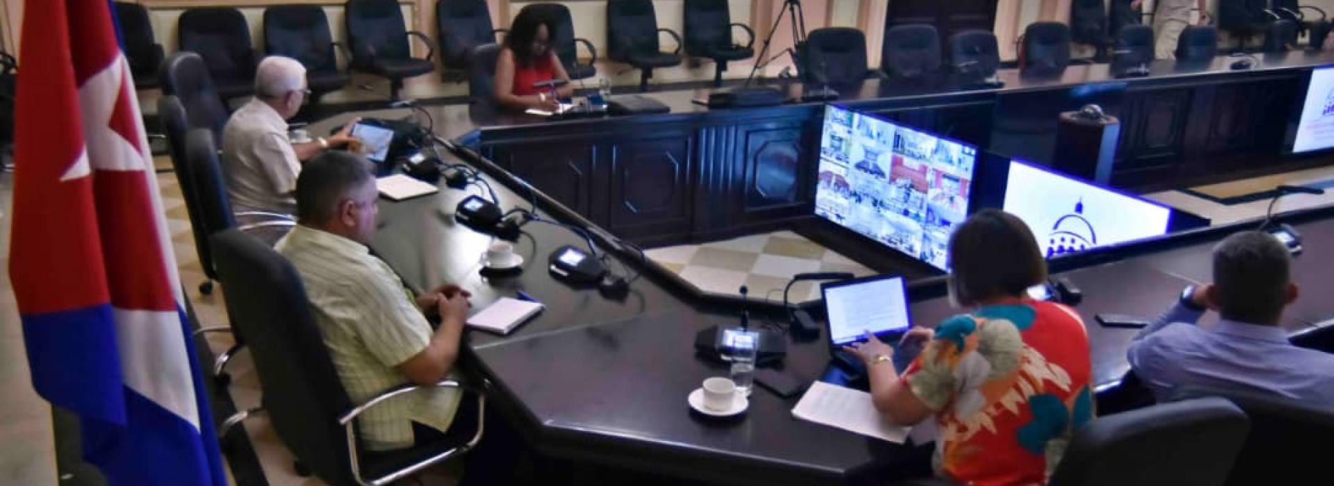 Contribuir desde la actividad parlamentaria a la organización y fortalecimiento de los programas de producción de alimentos en Cuba