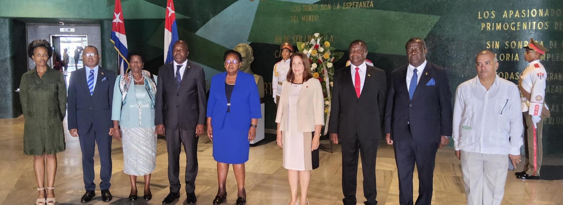 Presidenta de la Asamblea de la República de Mozambique rindió homenaje a José Martí