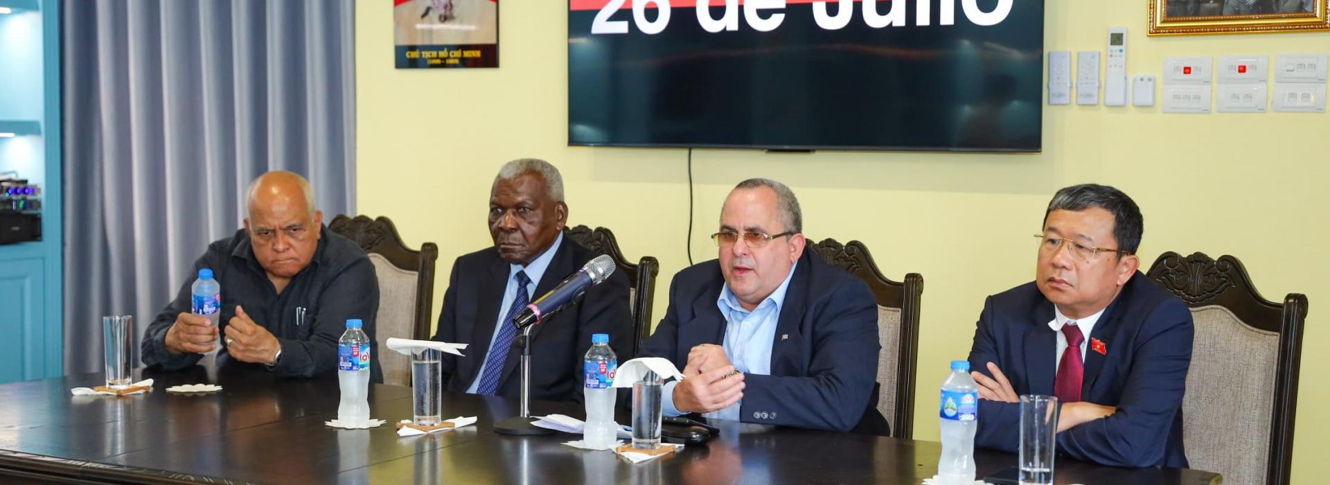Esteban Lazo comparte con miembros de asociaciones de solidaridad de Vietnam carácter inhumano y extraterritorial del bloqueo de EE.UU.