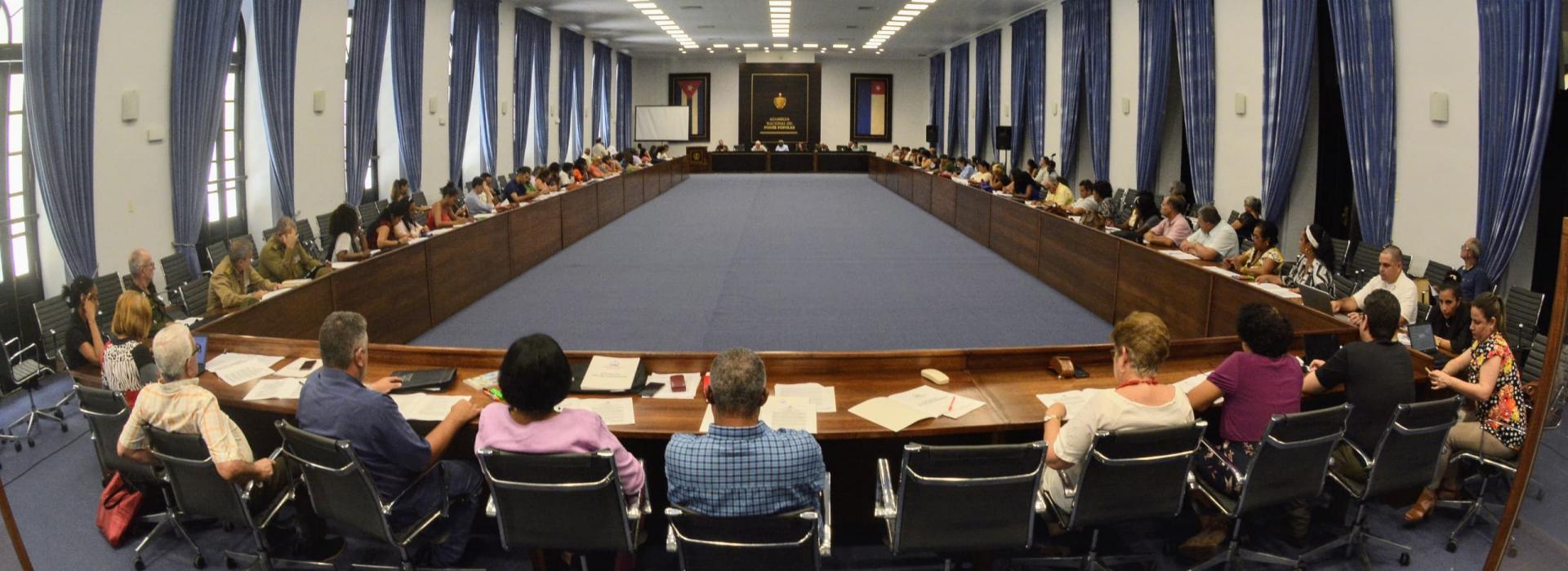 Encabeza Esteban Lazo debate de diputados cubanos sobre proyectos de leyes de Ciudadanía y de Extranjería
