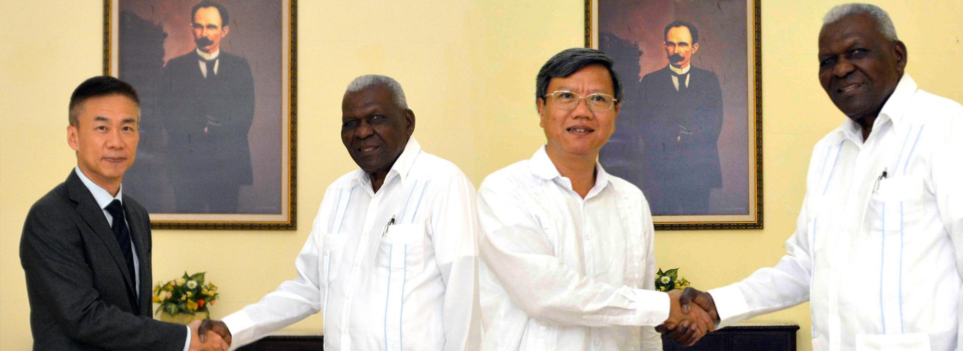 Recibe Esteban Lazo a Embajadores de China y de Vietnam