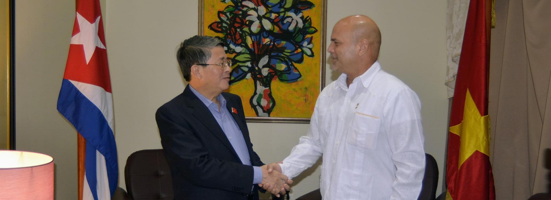 Llega a Cuba el Vicepresidente de la Asamblea Nacional de Vietnam para participar en la Primera Sesión Interparlamentaria entre ambos países