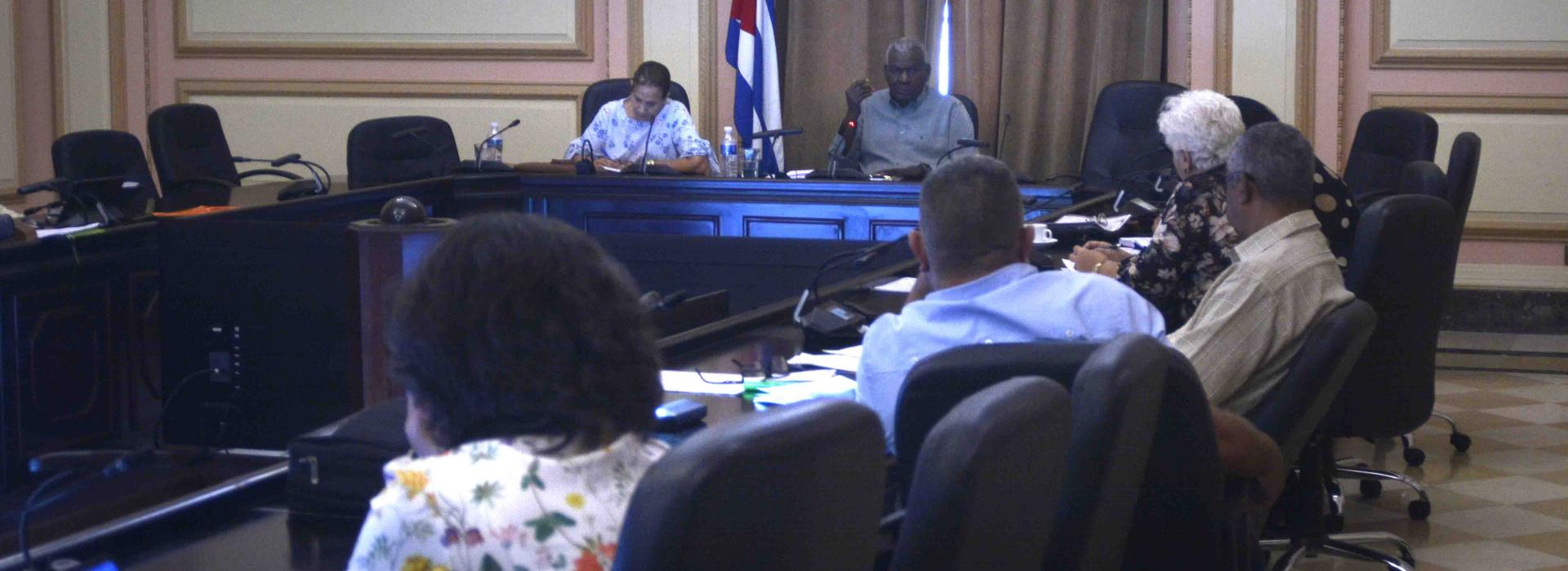 Encabeza Esteban Lazo encuentro de trabajo con directivos de las comisiones parlamentarias
