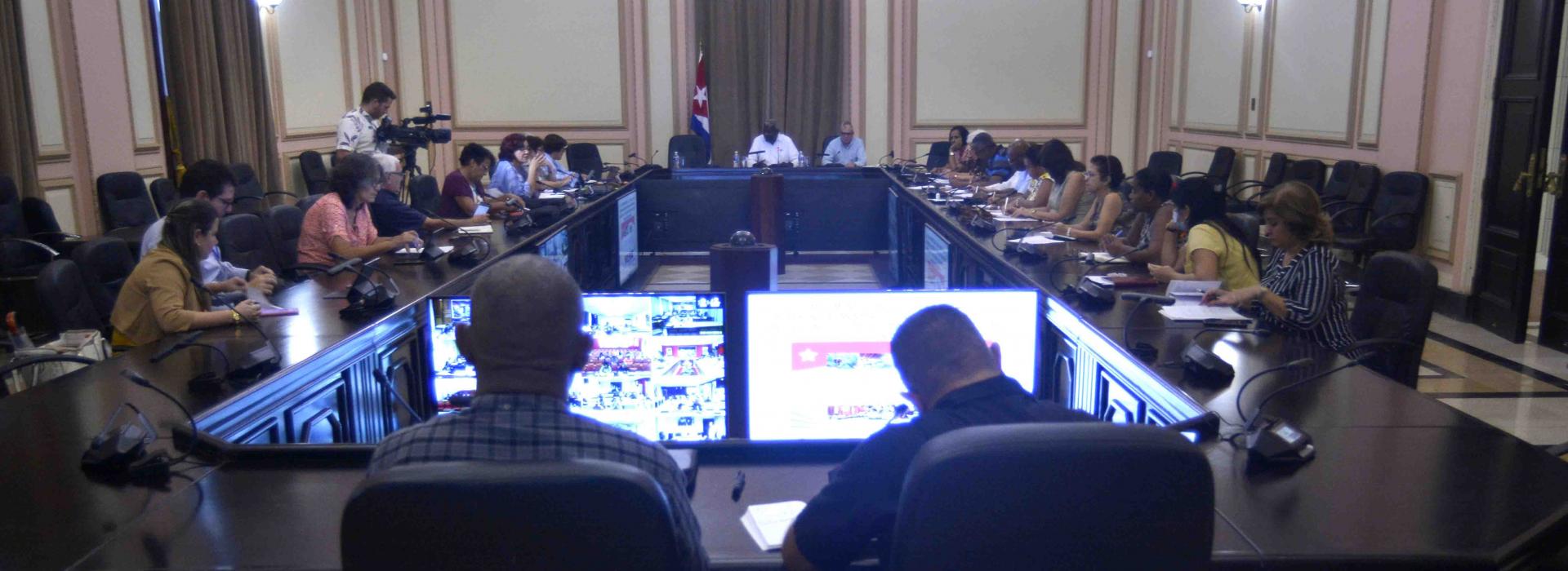 reunión con presidentes de las asambleas municipales del Poder Popular
