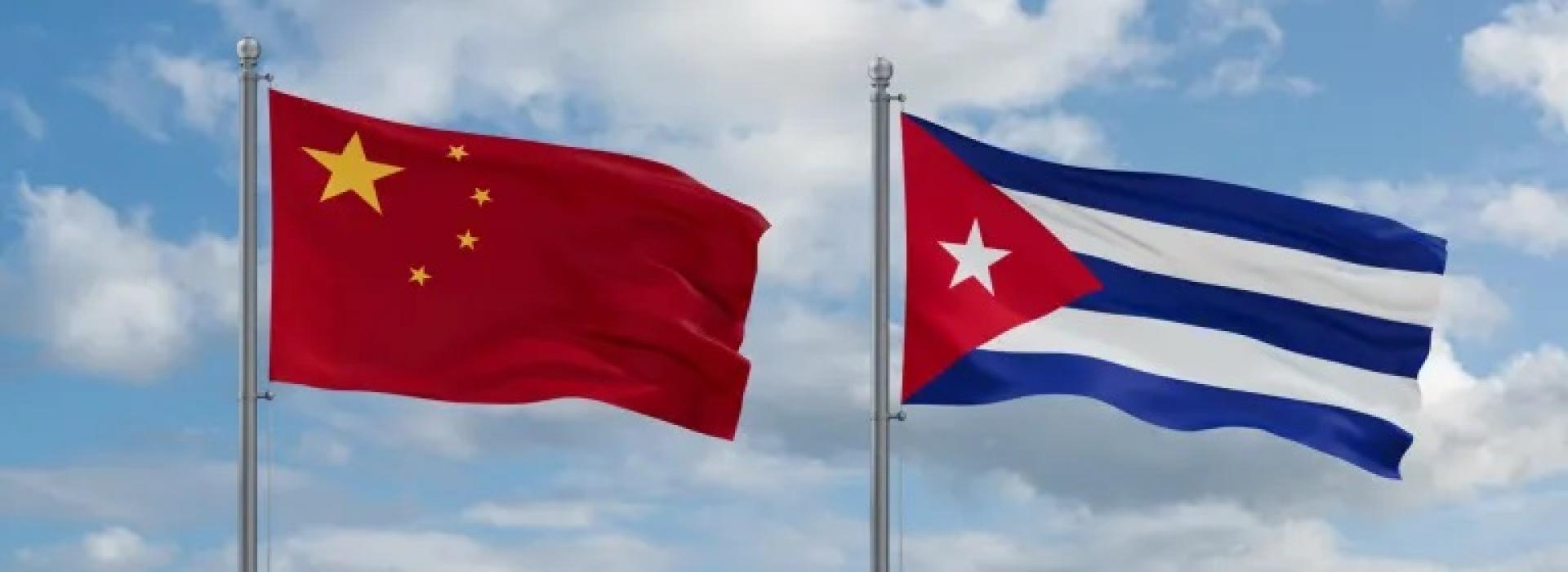 Felicita Esteban Lazo a autoridades parlamentarias en ocasión del aniversario 75 de la fundación de la República Popular de China