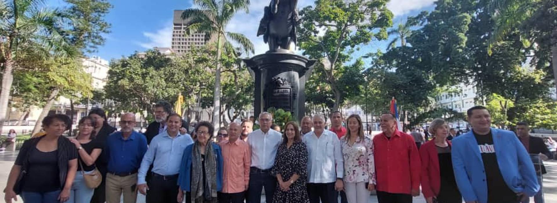 Rindió honores a Bolívar y a Chávez delegación cubana asistente al Foro Parlamentario Mundial contra el Fascismo, Neofascismo y Expresiones Similares
