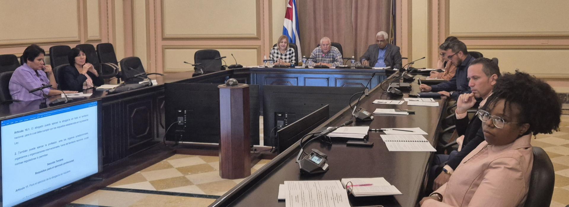 Diputados cubanos debaten proyectos de leyes relevantes en el ámbito de la Abogacía y del Notariado