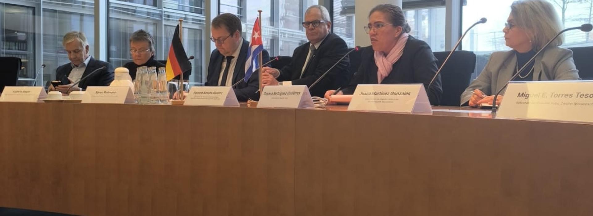Denuncia Cuba ante el Parlamento alemán las consecuencias de bloqueo de EE.UU.