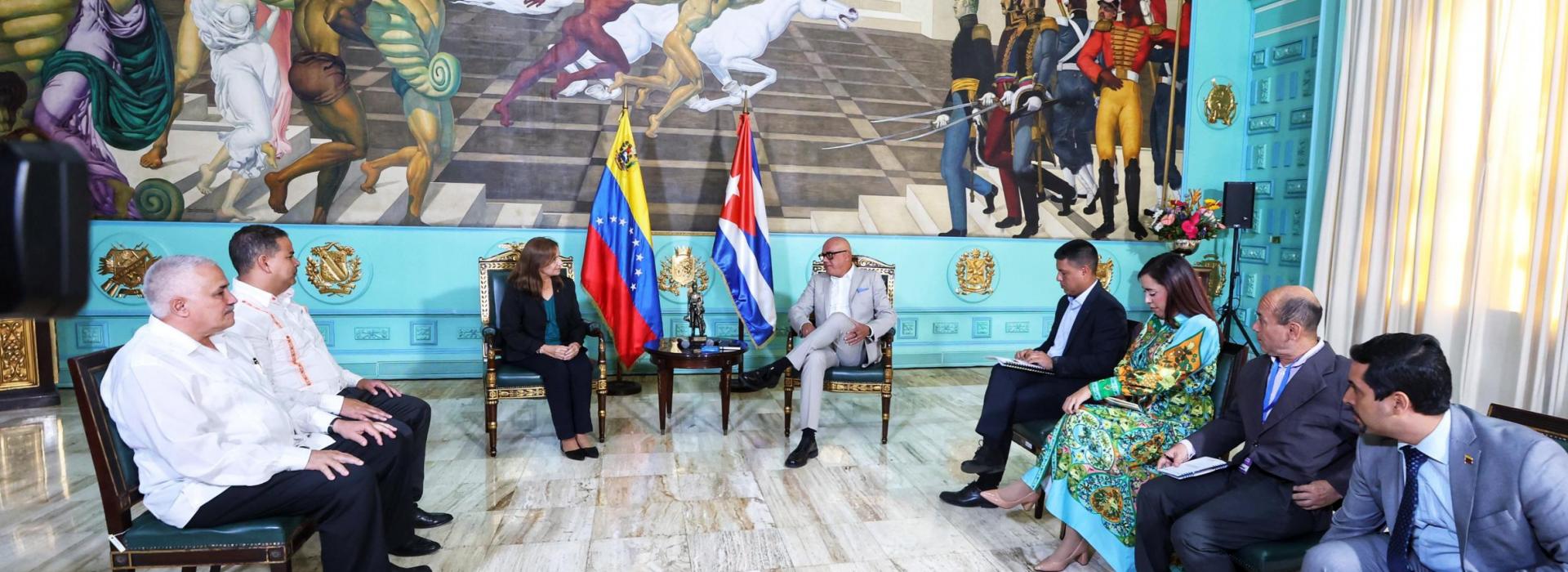 Recibe Presidente de la Asamblea Nacional de Venezuela a Ana María Mari Machado