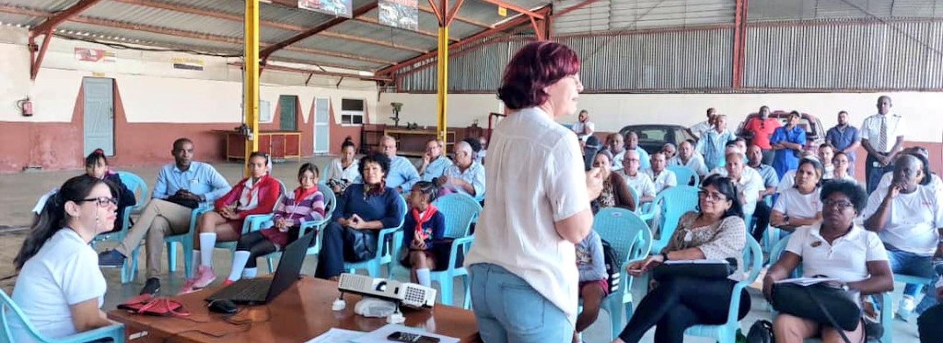 misiones parlamentarias con directivos y trabajadores de la Empresa Transmetro